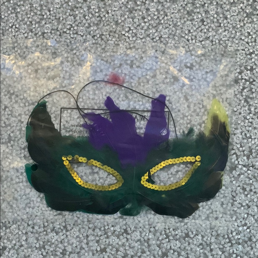 Oriental Trading Co NIP Feathered Masquerade Mask with Sequins